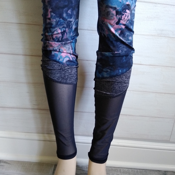 Lululemon floral Lion & Mesh Leggings - Picture 6 of 7